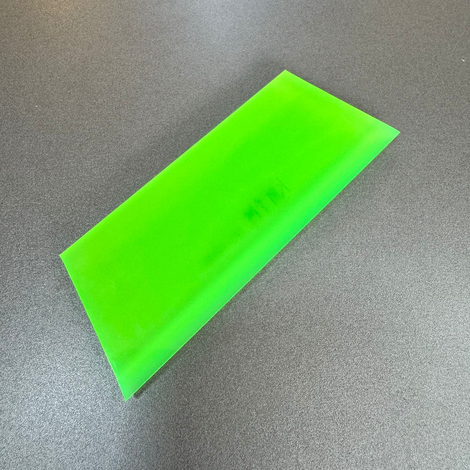 Borracha Verde KTM Media Rigidez 13x5cm p/ Aplicação de Películas