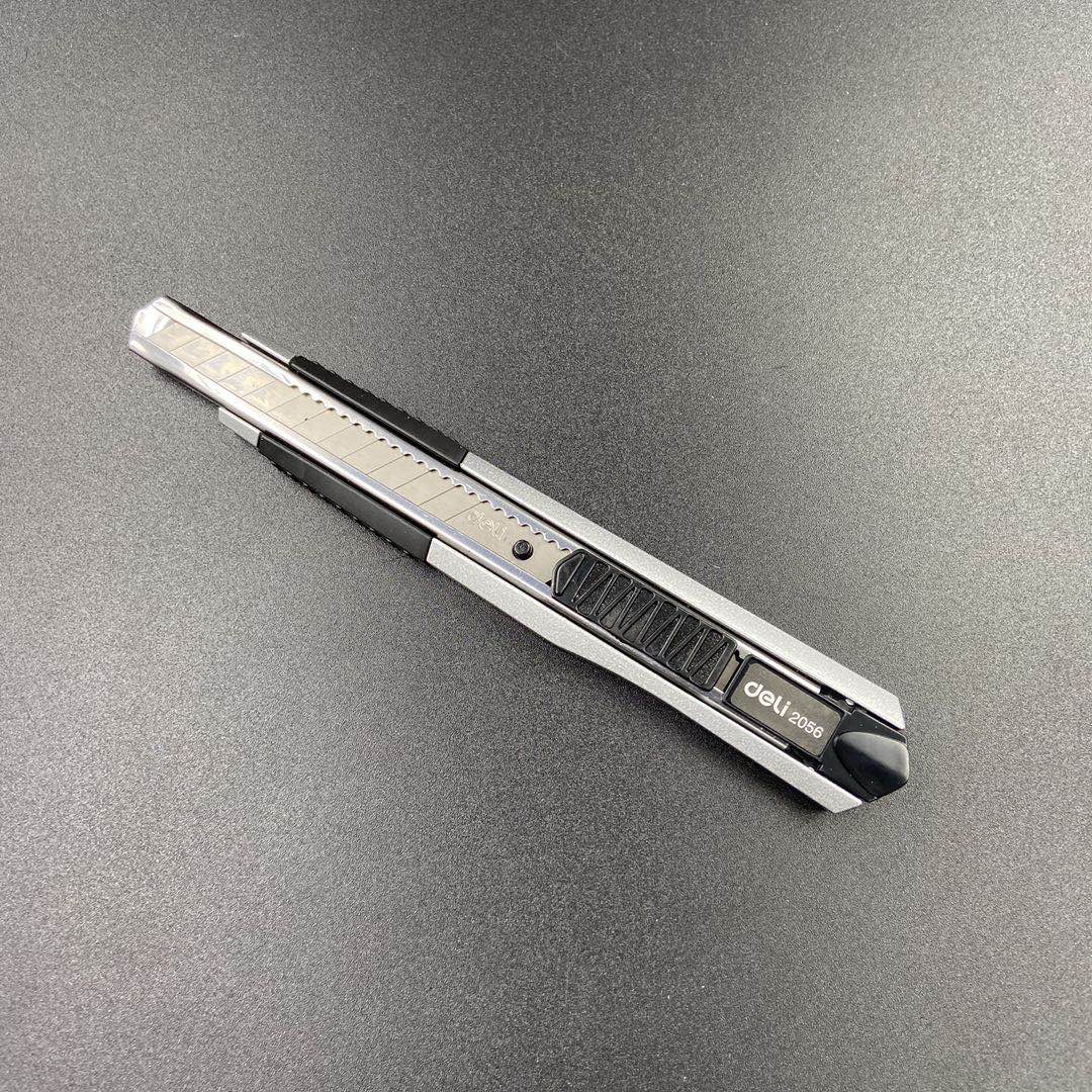 Estilete de Precisão Deli Cutter 9mm – Corpo Metálico