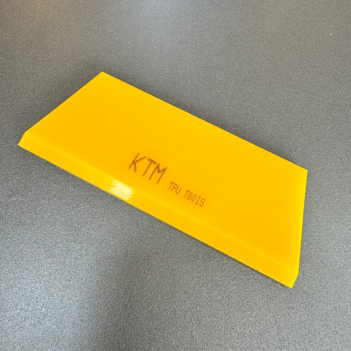 Borracha Amarela KTM Macia 13x5cm p/ Aplicação de Películas