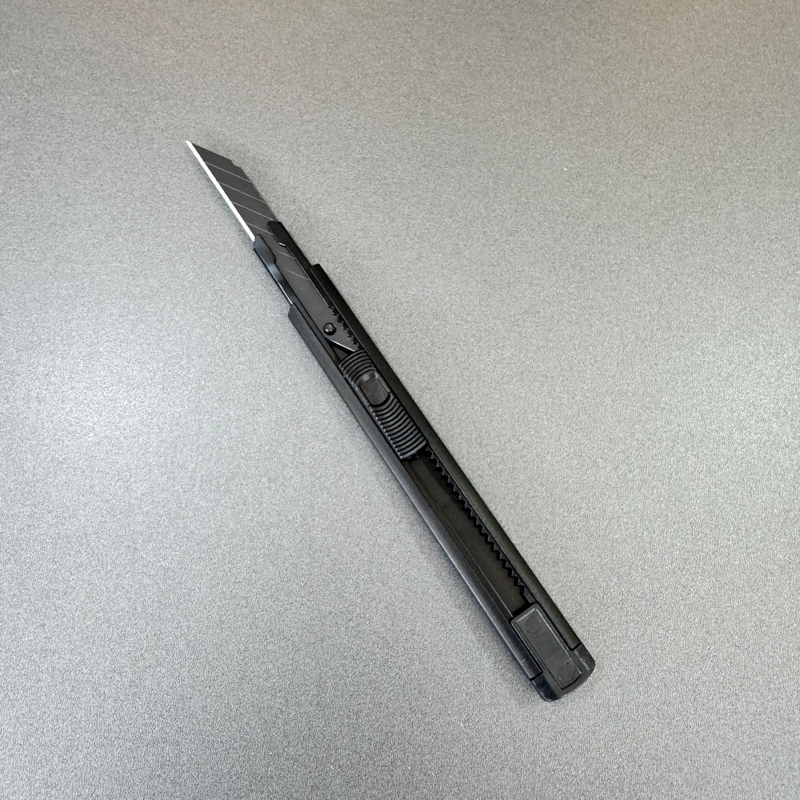 Estilete 9mm em Alumínio  — Verde ou Preto