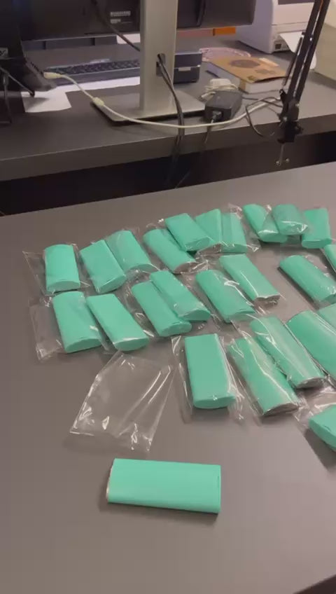 Quebrador e Reservatório de lâminas fundo magnético